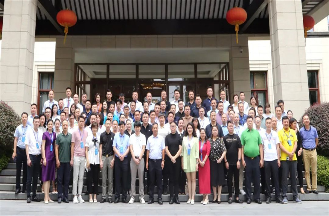敢為?一路領(lǐng)先 | 2021冠珠瓷磚核心經(jīng)銷商峰會圓滿舉辦！